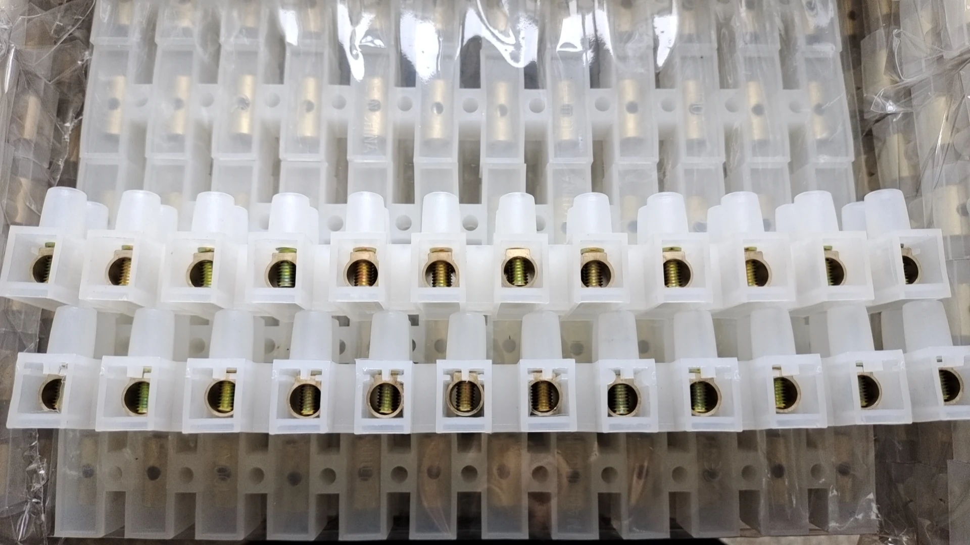 Pulte 12position X3 Plastic Terminal Block Htype Copper Feedthrough