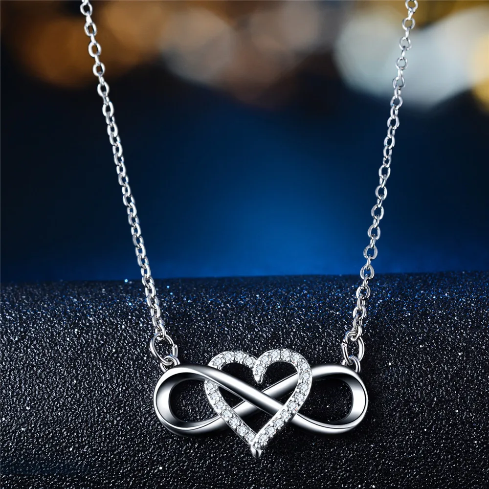 Collana con ciondolo infino a forma di cuore in moissane