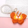 Llavero de mariposa de ganchillo naranja