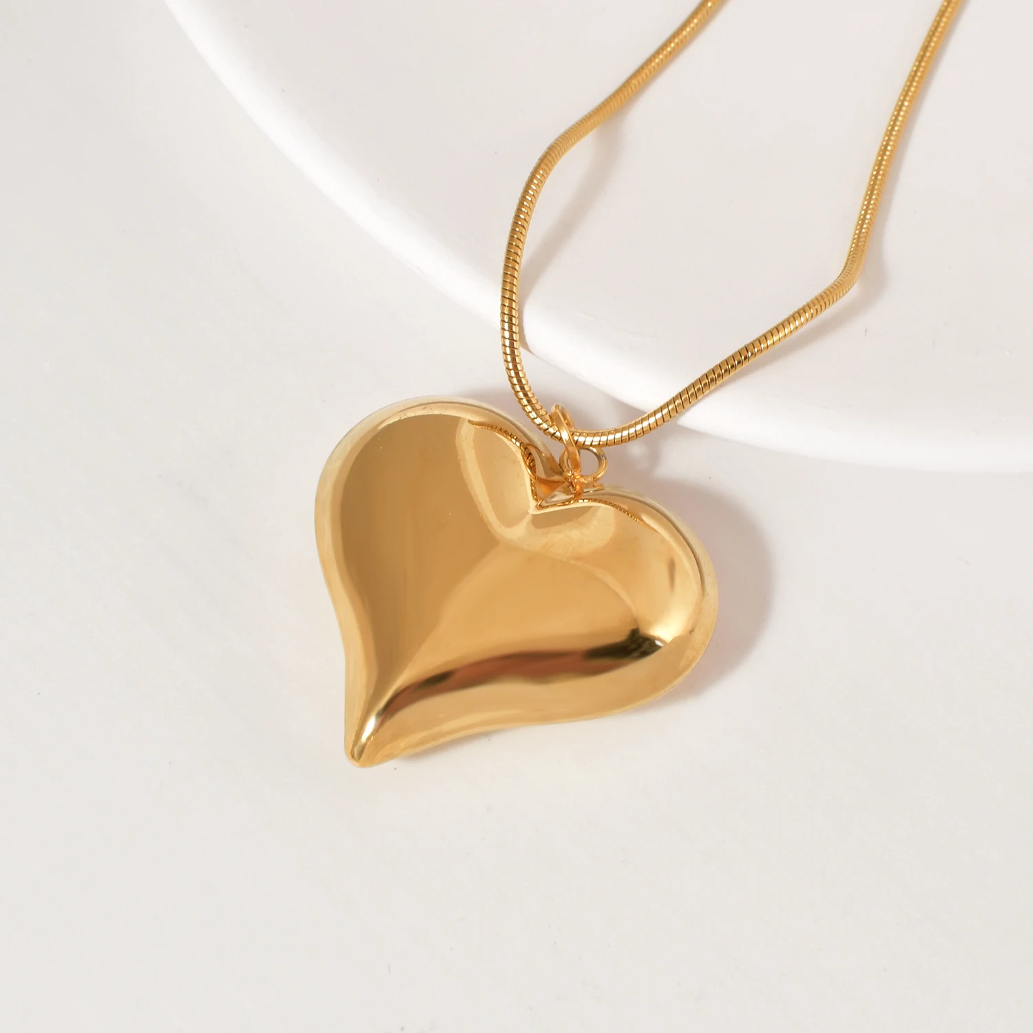 18k Gold Heart Necklace - Fashionable & Waterproof Jewelry