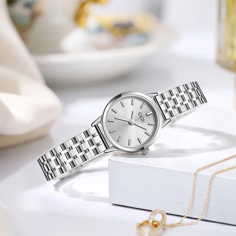 Quartz Women's Watch OM-512882