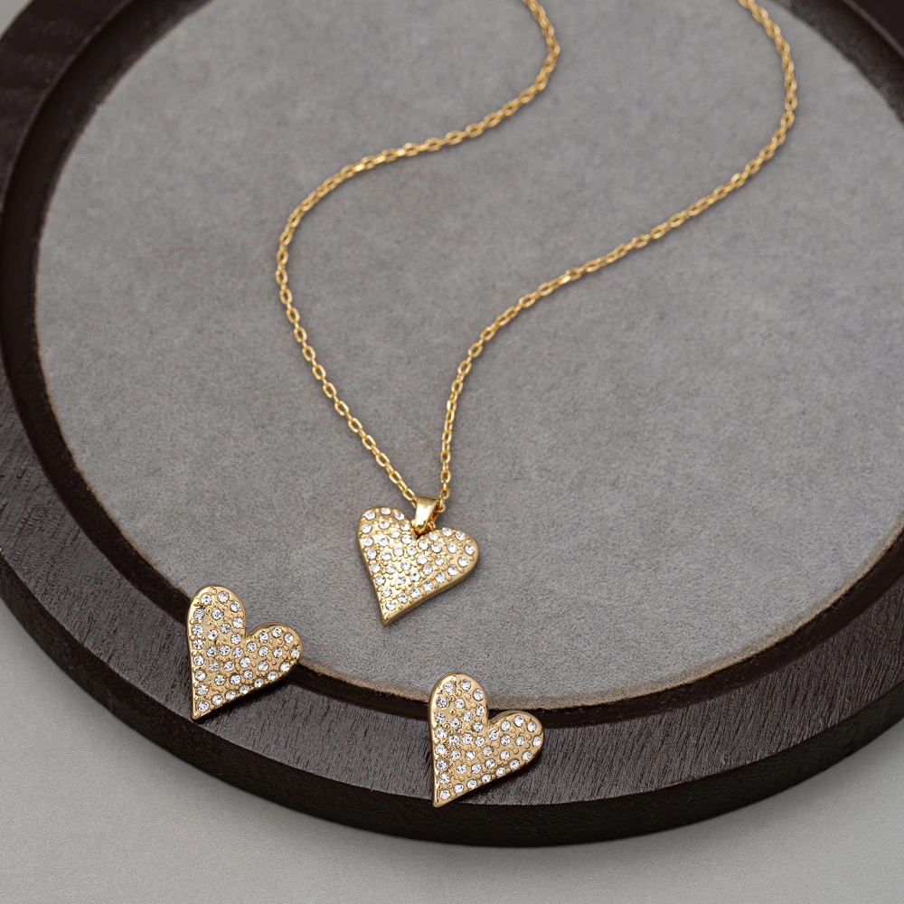 2026Fashion Classic Rhinestone Jewelry Customized Heart Pendant Gold Plated Chin Earring Necklace Set Unisex Wedding