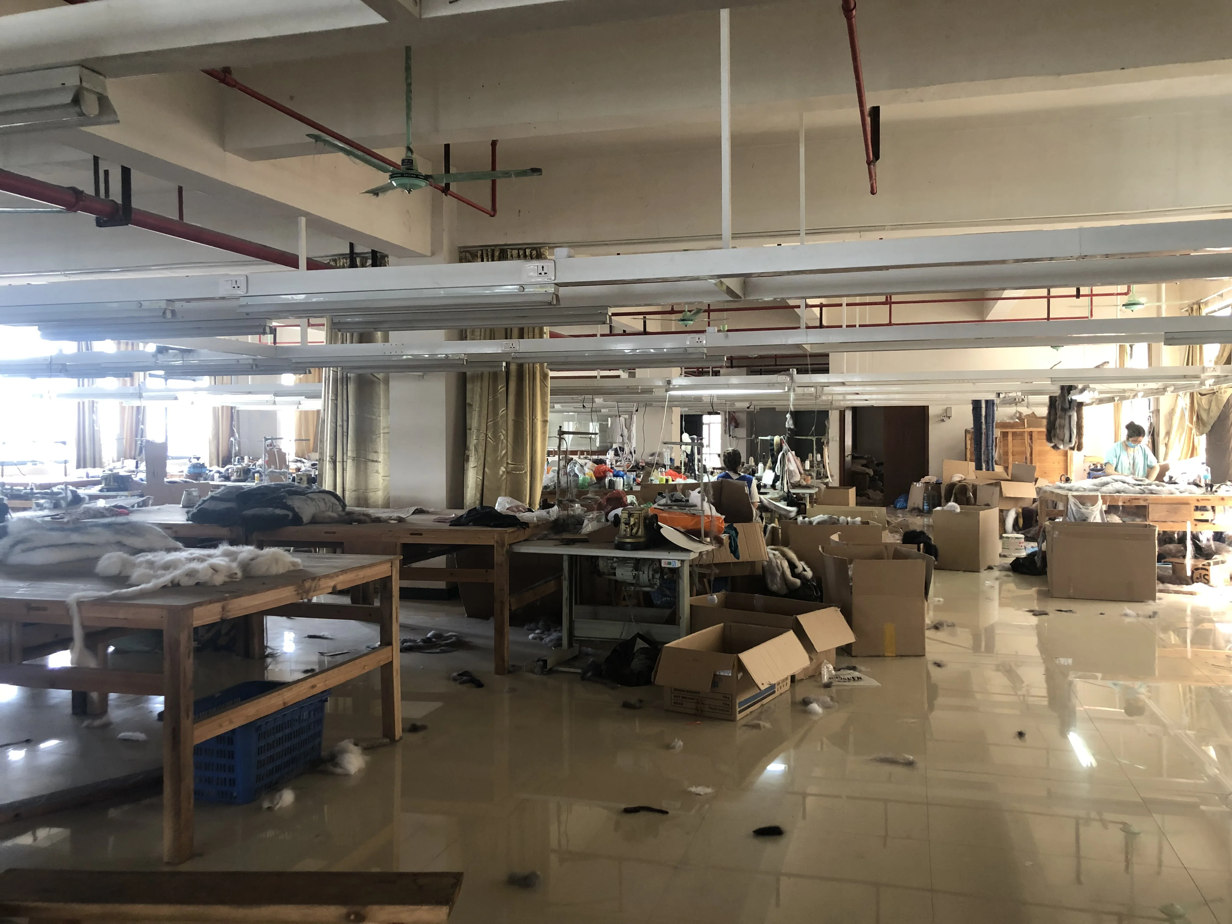 Tongxiang Hongcheng Fur Clothing Co., Ltd. 2