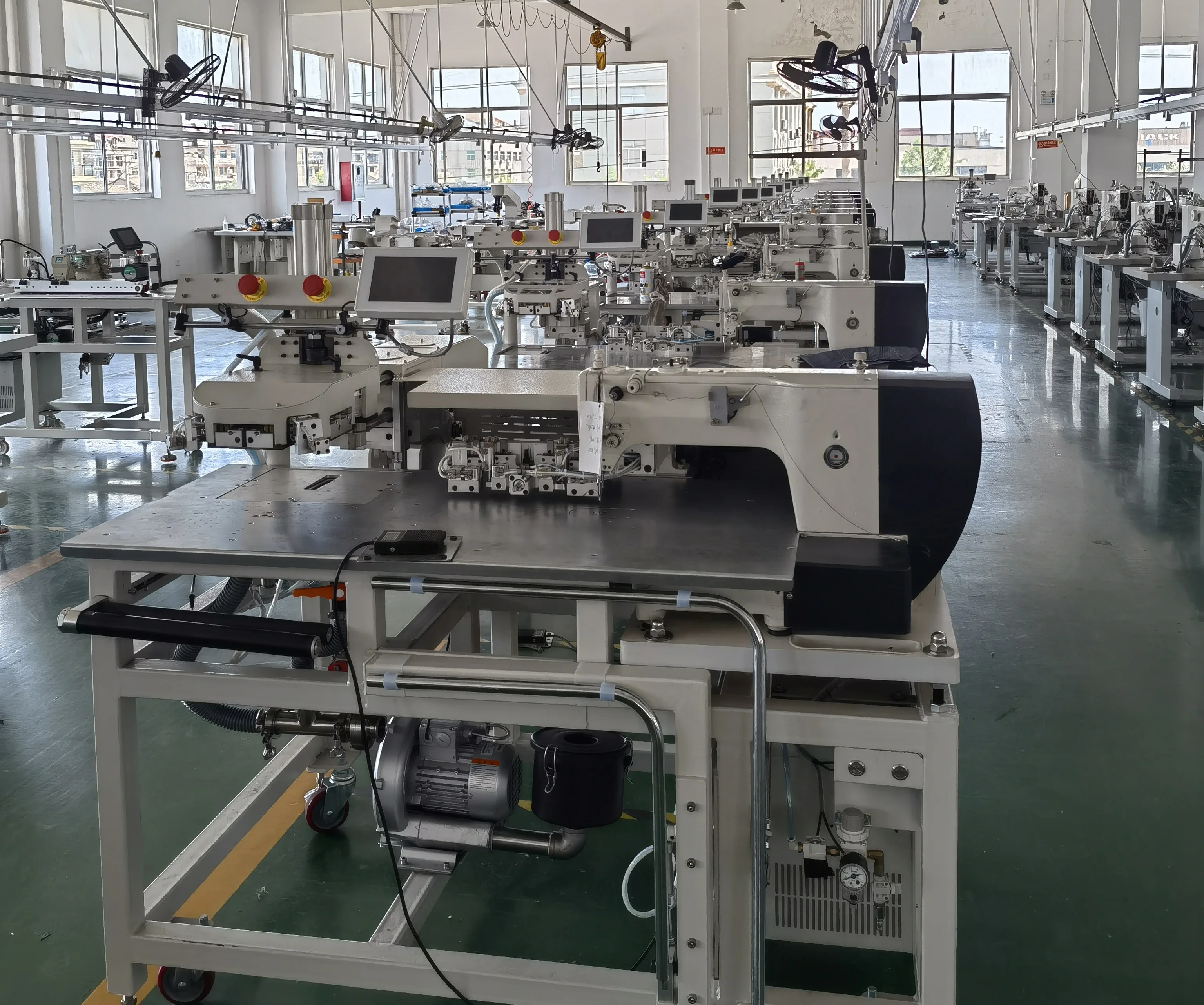 AS-720TD Fully automatic non-ironing patch pocket sewing machine For jeans fast mold change factory