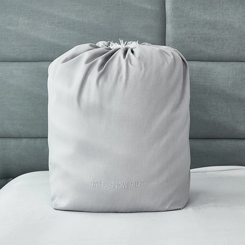 2024 Popular 100% Silk Filling  Quilt With Cotton Cover Comforter Comfortable Silk Duvet