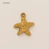 2 dijes de estrella de mar dorados.