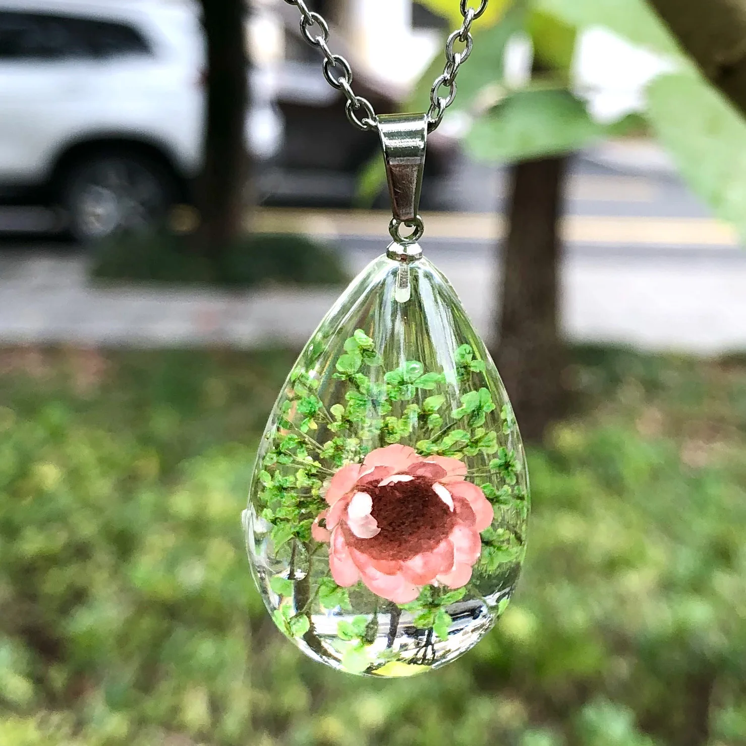 Wholesale Clear Resin Necklace with Dried Flower Pendant