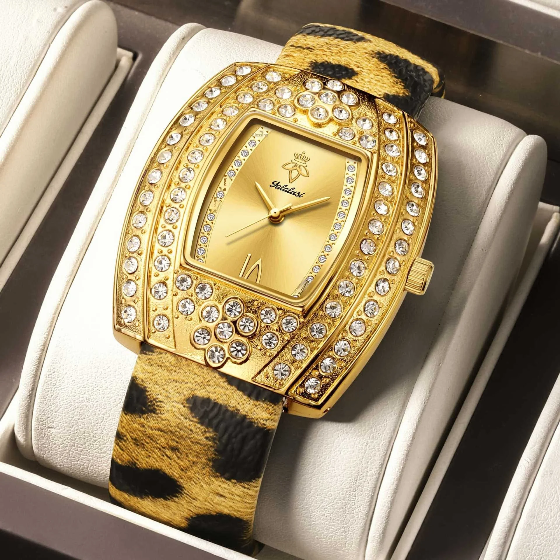 Diamond Quartz Women's Watch OM-752843
