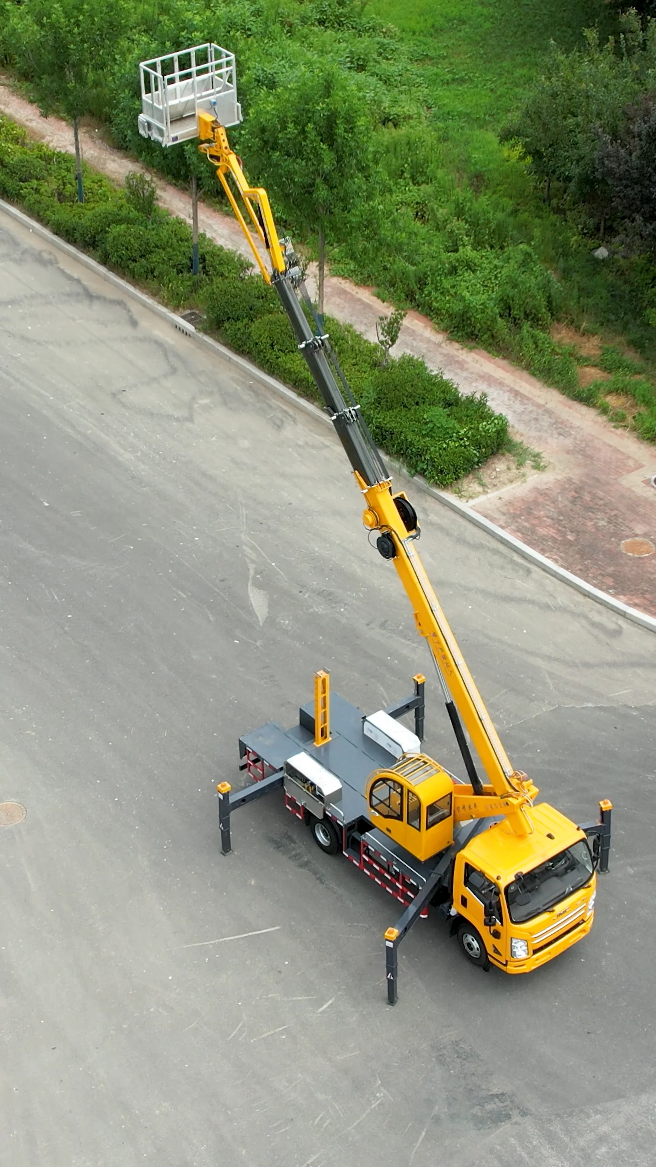 Jobang Brand 50m New Truck Boom Lift High Altitude Working Truck For ...