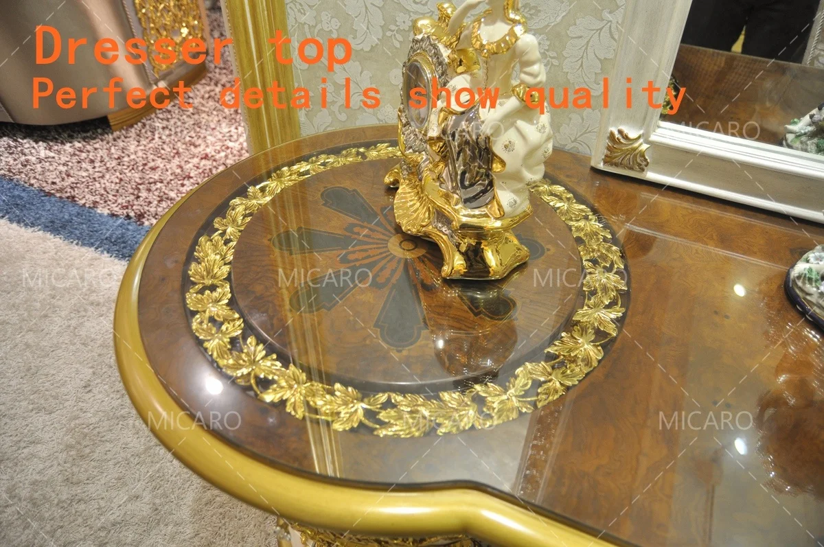 中国白と金の色合いのロイヤルラグジュアリーなイタリアンクラシック