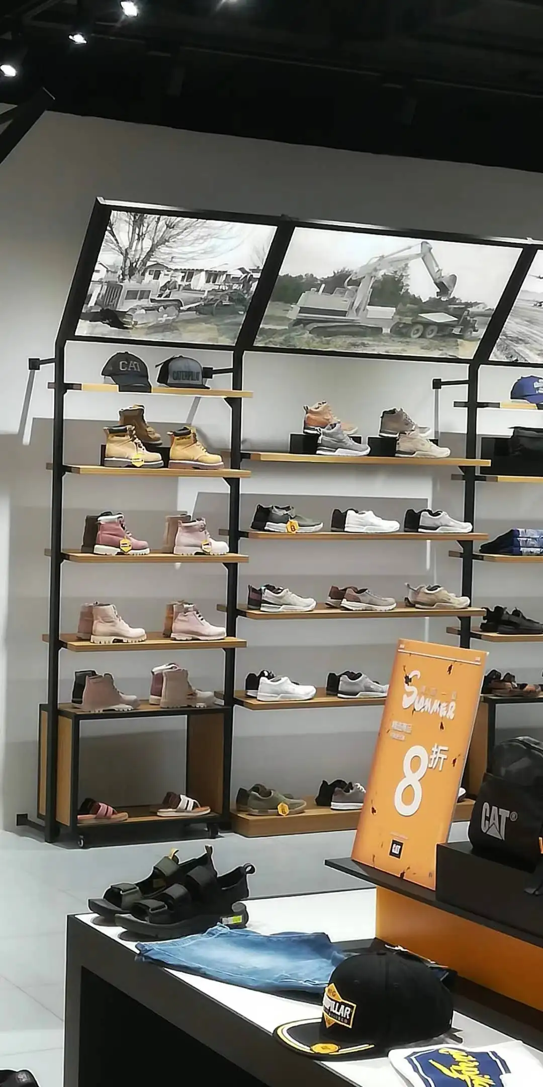 New Design Special Store Metal And Wood Display Stand Highend
