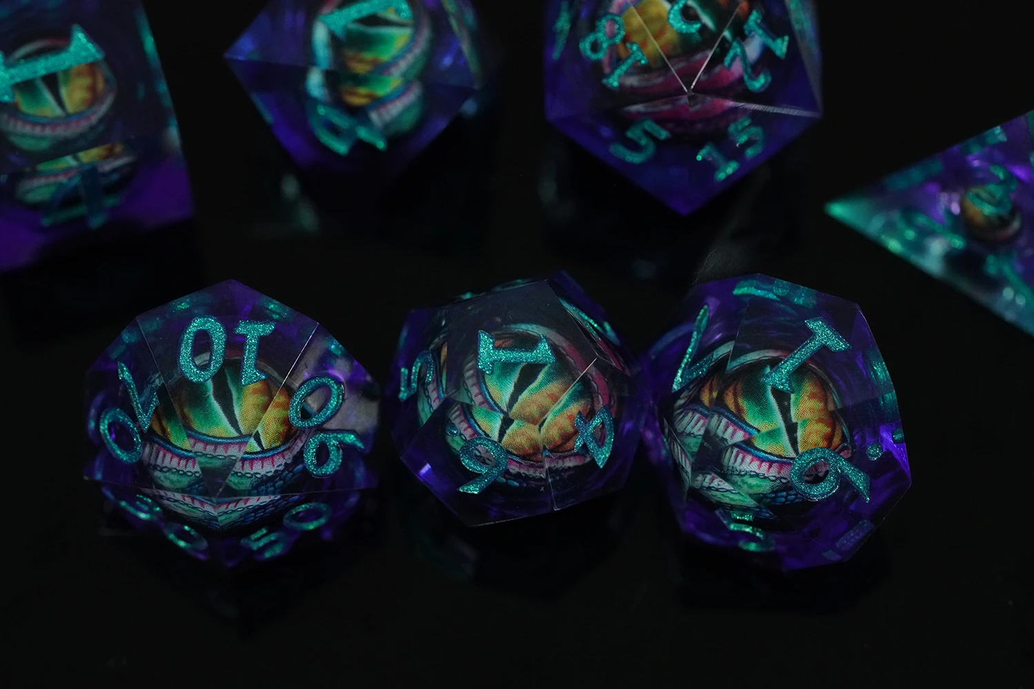 Yushun Custom DND Dice Set Blue Resin Dice with Flash Dust Number for Board Game supplier
