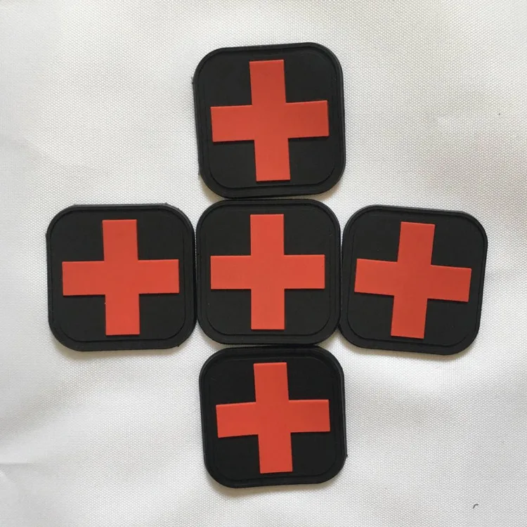 Patch Croix-Rouge Médical PVC 3D - 6x6 Cm - Pour Casquette Sac Veste Airsoft Cosplay - Support Autocollant