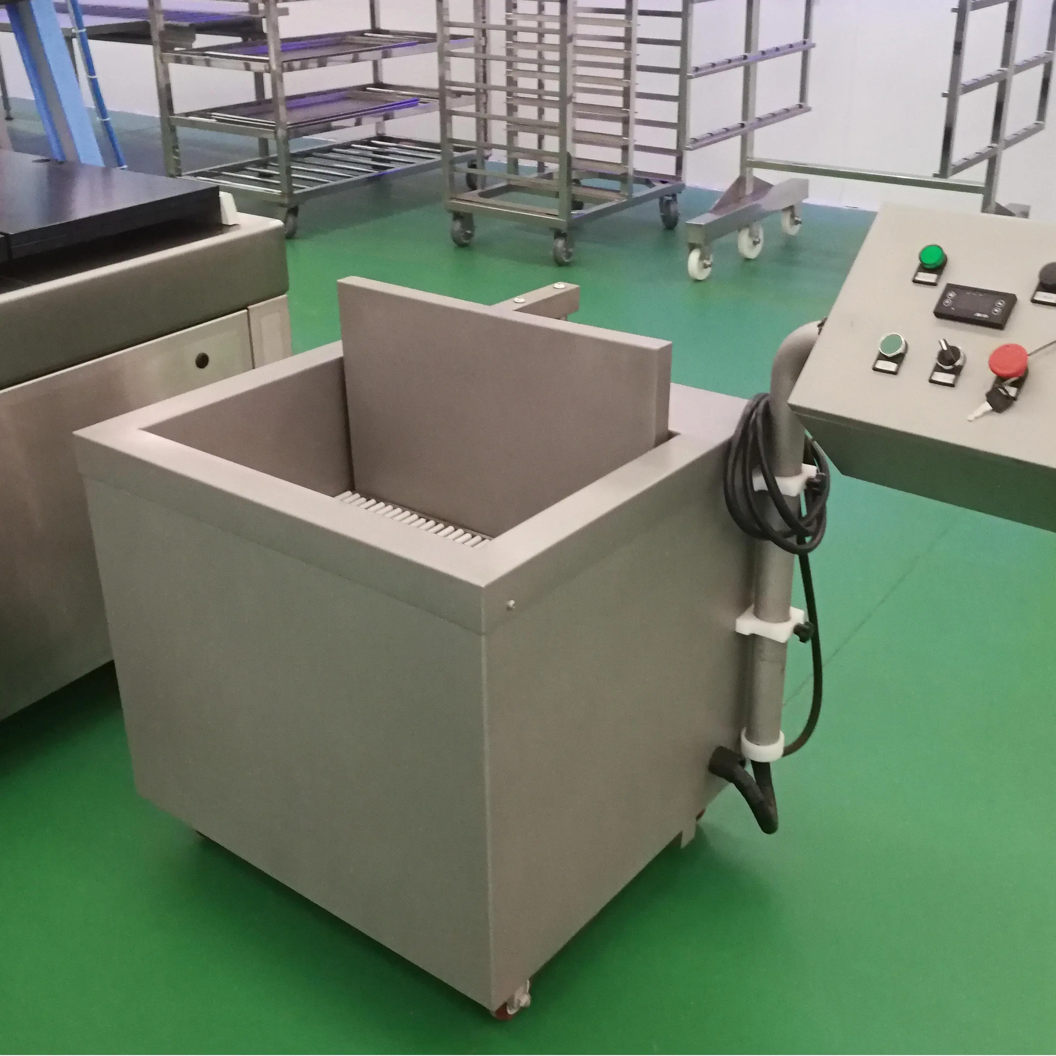 Intelligent heat shrink packaging machine controlled by PLC for industrial production lines