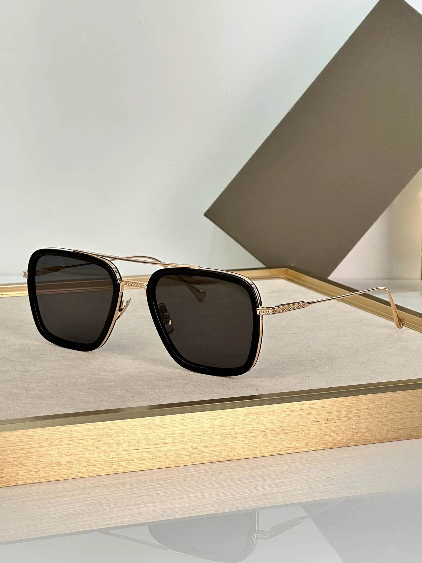Hochwertige Herrenbrille mit polarisierten Gläsern aus einer Metalllegierung, Business-Sonnenbrille im luxuriösen Design, klassisches Retro-Quadrat._voghion.com