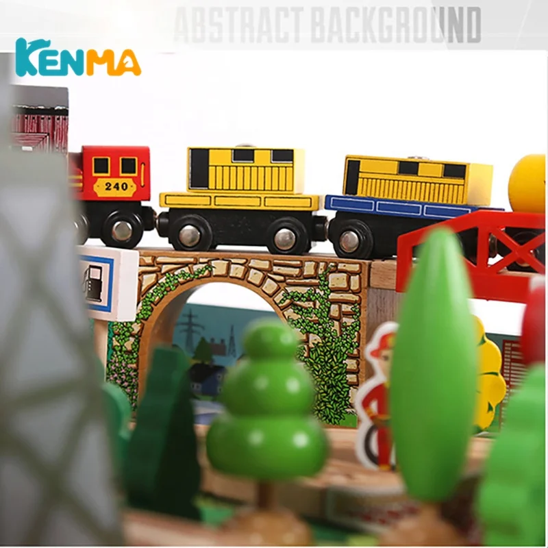 
110 шт. настольные игрушечный Игровой набор «Томас и его деревянный поезд трек игрушки деревянная железная дорога стол треков 