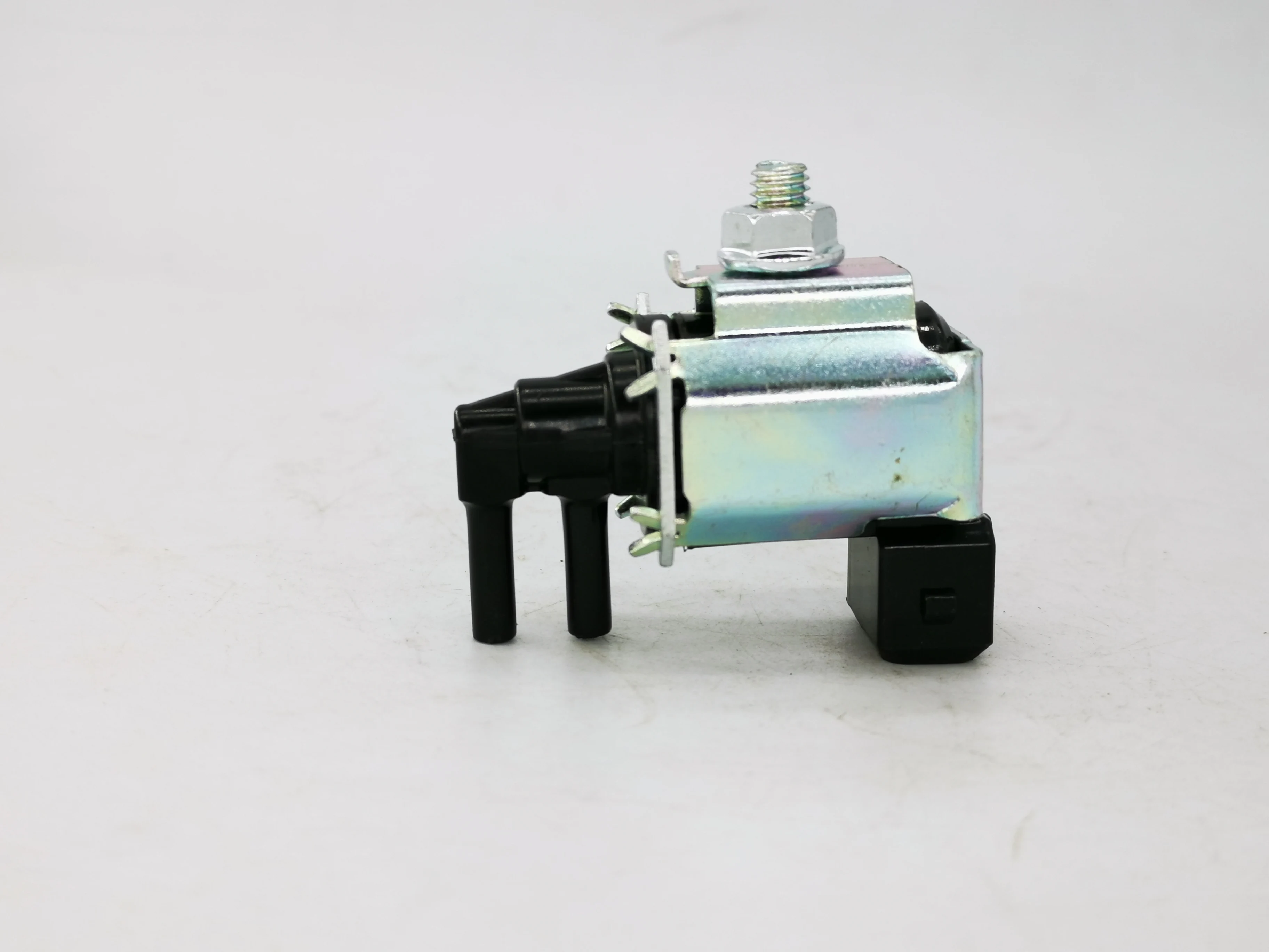 Purge Valve Vapor Canister Solenoid MR127519 for Mitsubishi