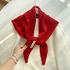 Chal pequeño triangular de pura lana rojo