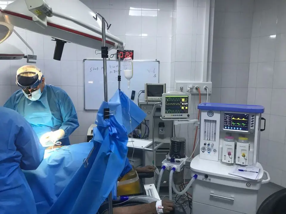 Больничное медицинское оборудование, рабочий стол, портативный кислородный концентратор, операционный стол, аппарат для анестезии с вентилятором S6100