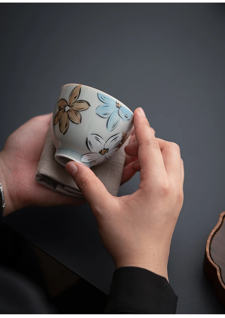 Japanese-Style Ice Grey Porcelain Tea Cup with Retro Chinese Design for Serving Tea and Coffee for Hostess or Drinkware