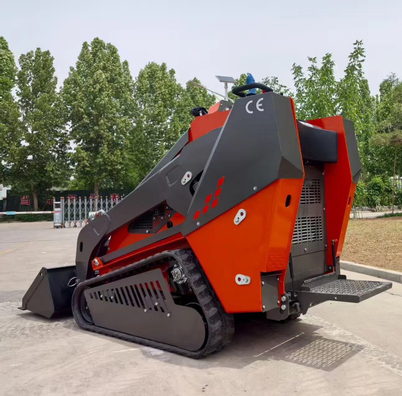 Hightop Skid Steer utovarivač SCL1000 Mini kompaktni guseničasti utovarivač Visoka efikasnost građevinska mašinerija sa moćnim motorom V1000