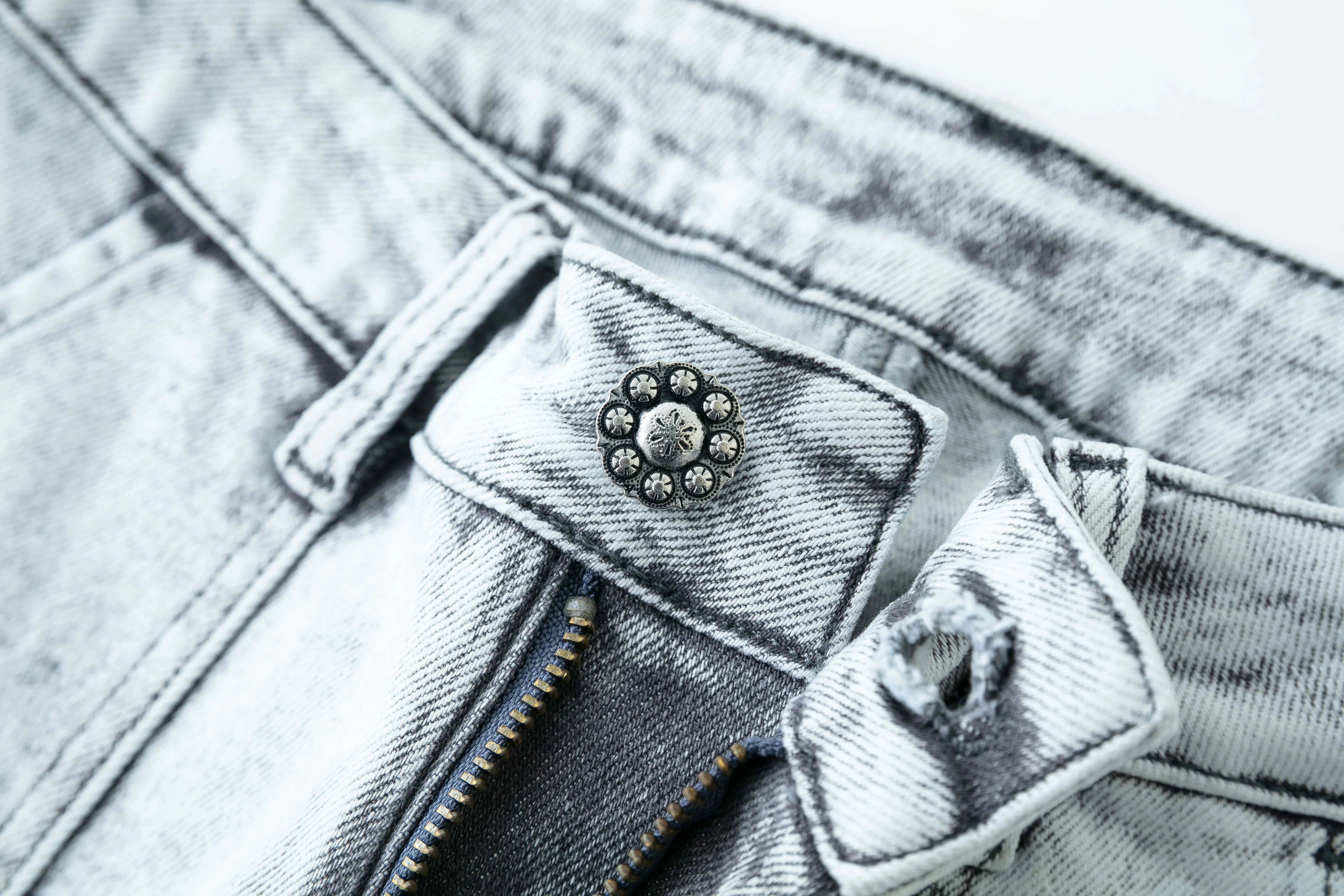 Manufacturer Washed Rivet Beading Rhinestone Embroidery Flare Jeans Denim Pants Wide Leg Denim Jeans Women's Pants Women Jeans