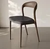 Gris oscuro