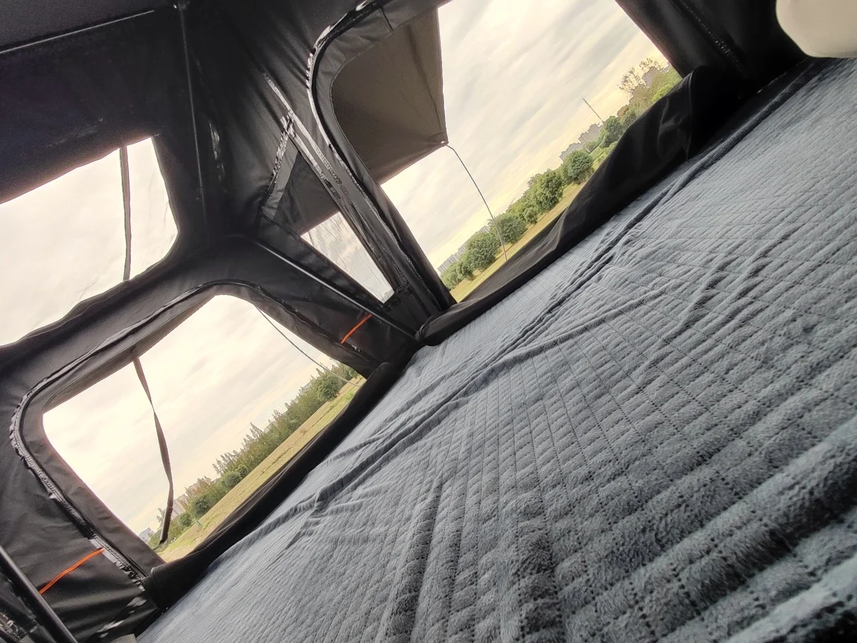 2025 Hydraulic Stainless Steel Rod Aluminum Hard Shell Roof Top Tent for 2-3 Person with 320g Polyester Cotton and Waterproof >3000 mm