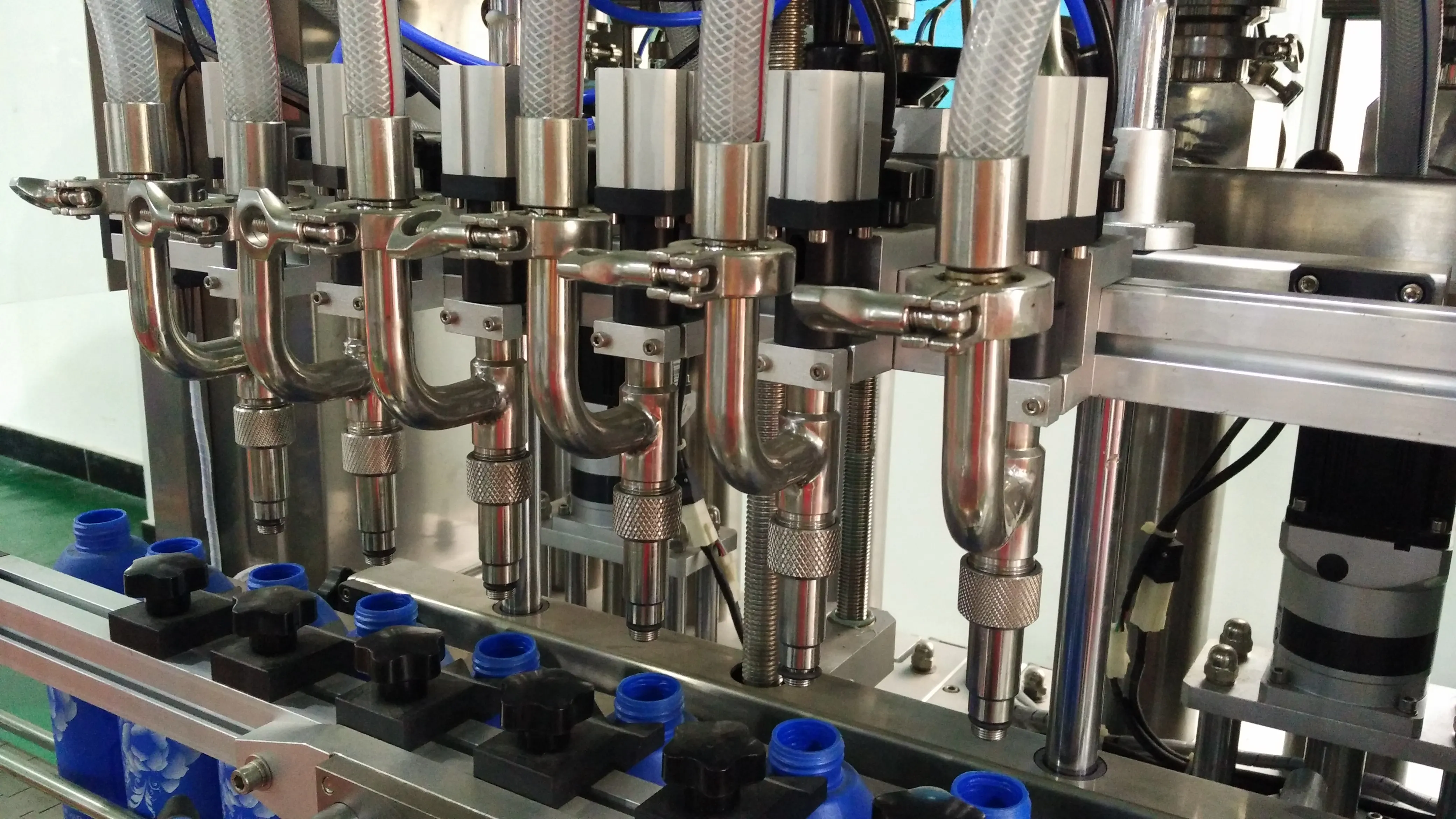 Автоматическая машина для розлива антисептической жидкости