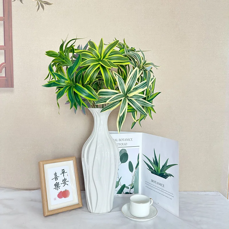 Skep 'n natuurlike oase met kunsmatige graswalle