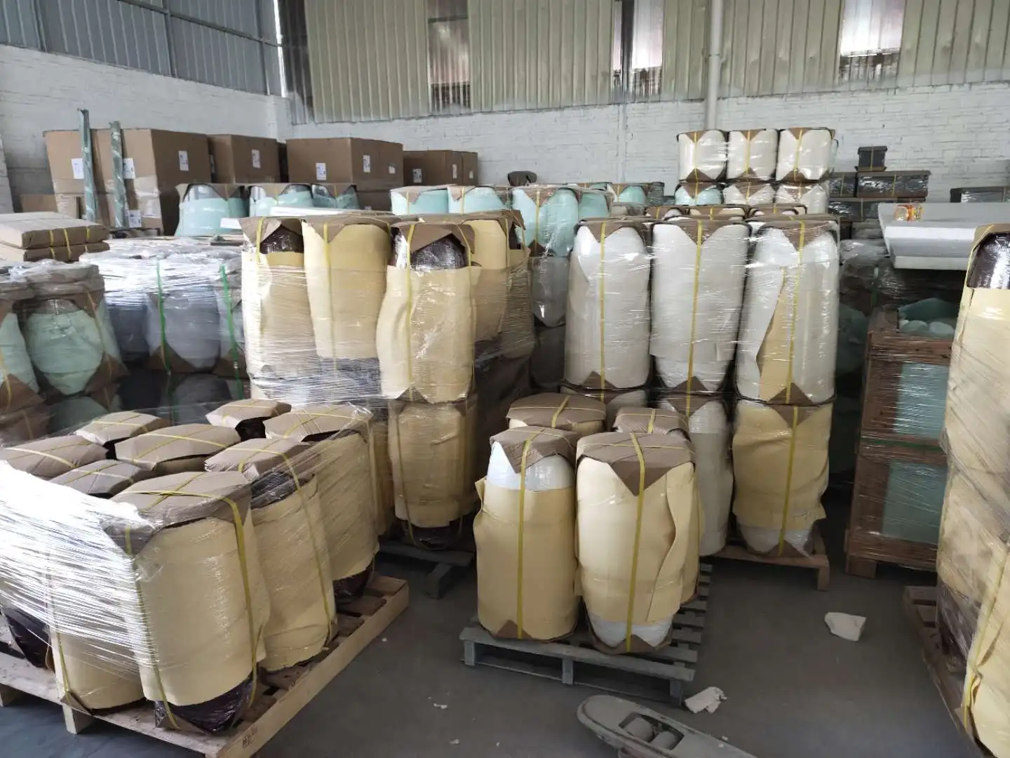 Wholesale Customized Atlanta Style Outdoor Garden Fiber Clay Flower