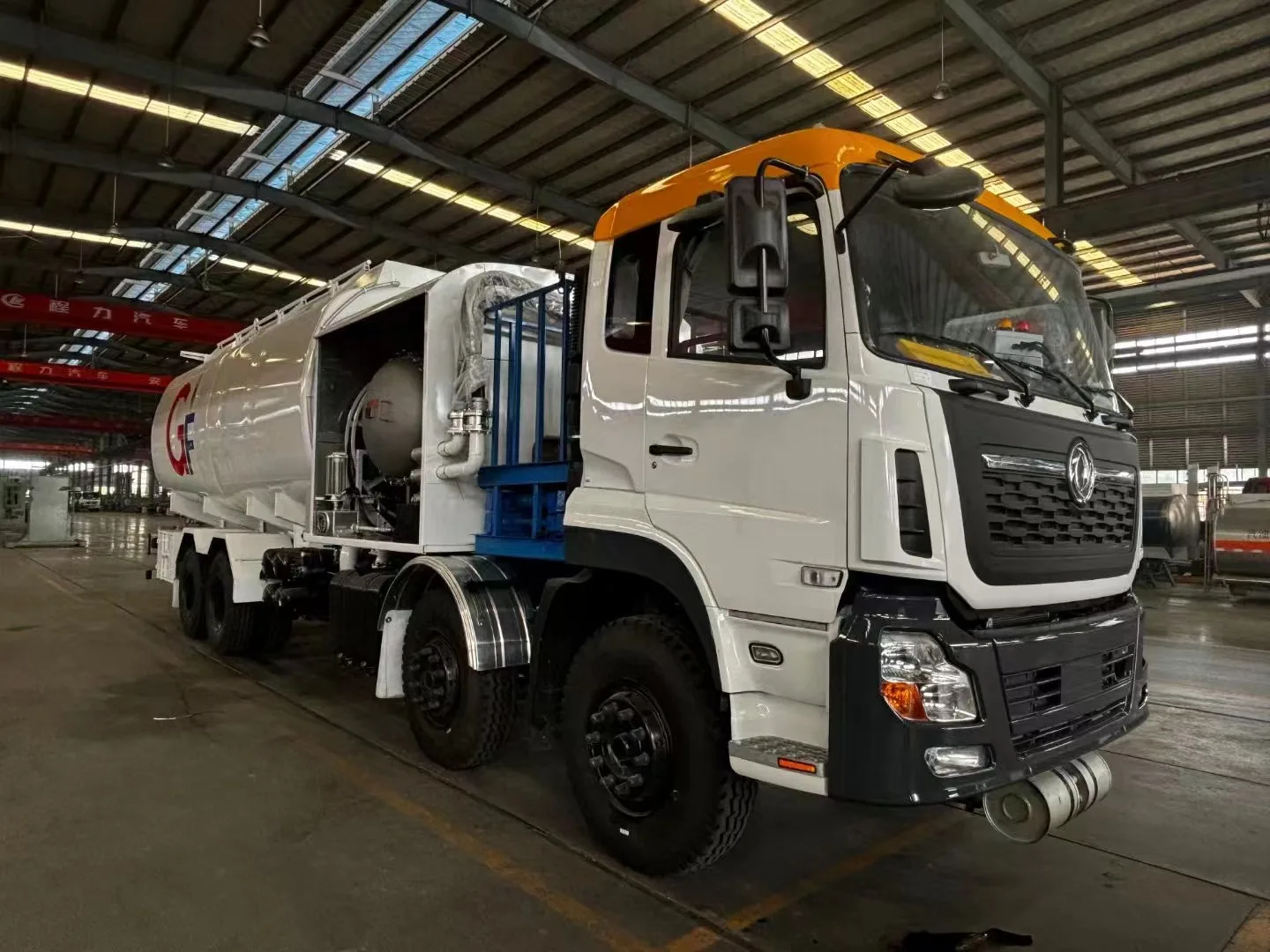 product dongfeng 8x4 340hp 12 wheel fuel tanker truck 25000 liters capacity new manual aviation refueling vehicles aircraft 4x2 4x4 6x6-3