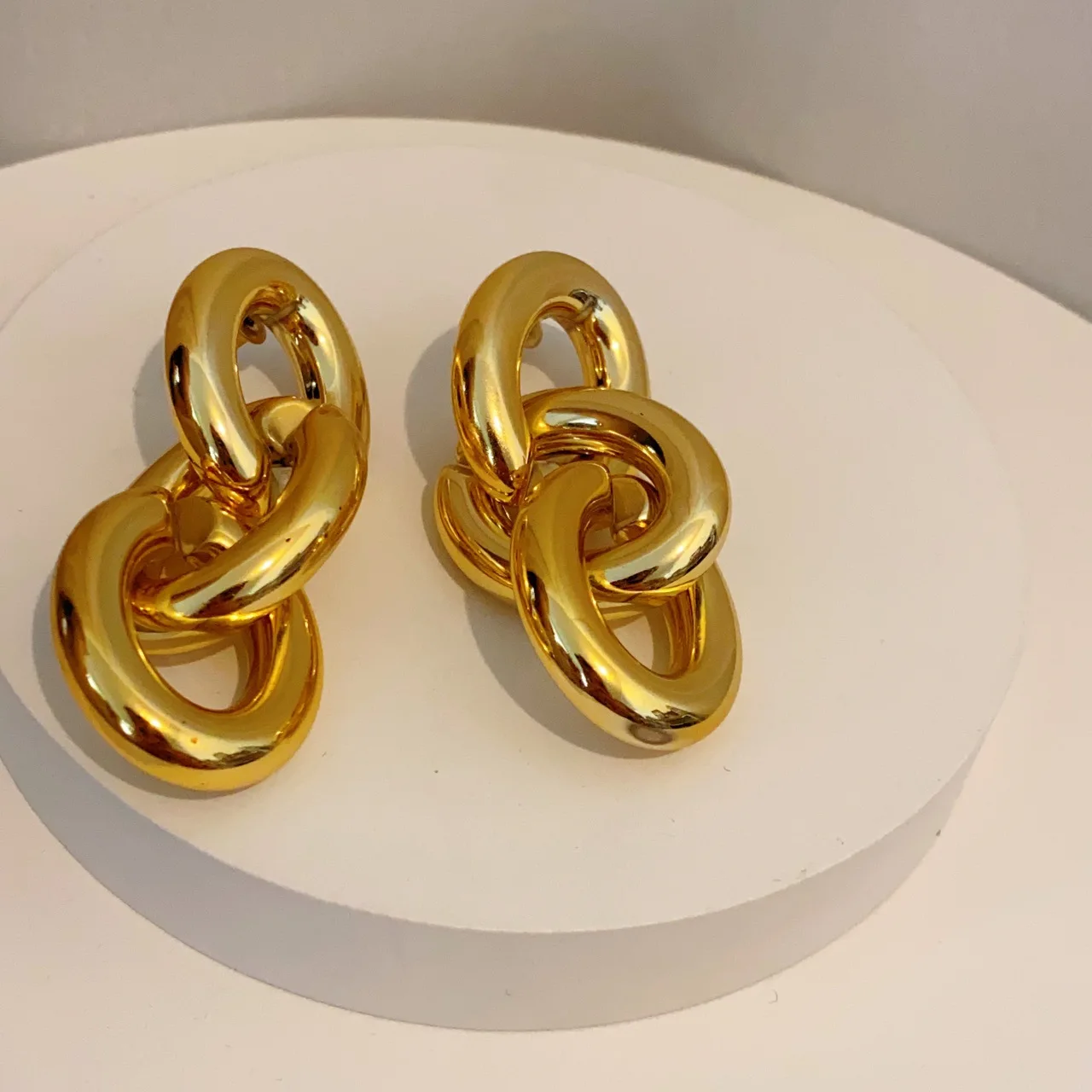2023 New Arrival Wholesale Fashion Jewelry Geometric Chain Earrings Design for Luxury Acrylic Knot Link 18K Gold Drop Earrings
