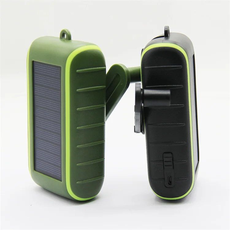 Солнечный зарядный мобильный источник питания со светодиодом заряжает два устройства одновременно