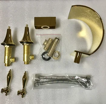 Rubinetto Bagno A Cascata 3 Fori Oro Spazzolato. Set Da Lavabo Con Scarico Pop-up E Maniglie A Leva. Rubinetti Diffusi Moderni Per Bagno.