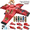 Parc d'accessoires 6-en-1 rouge avec 6 planches à roulettes.