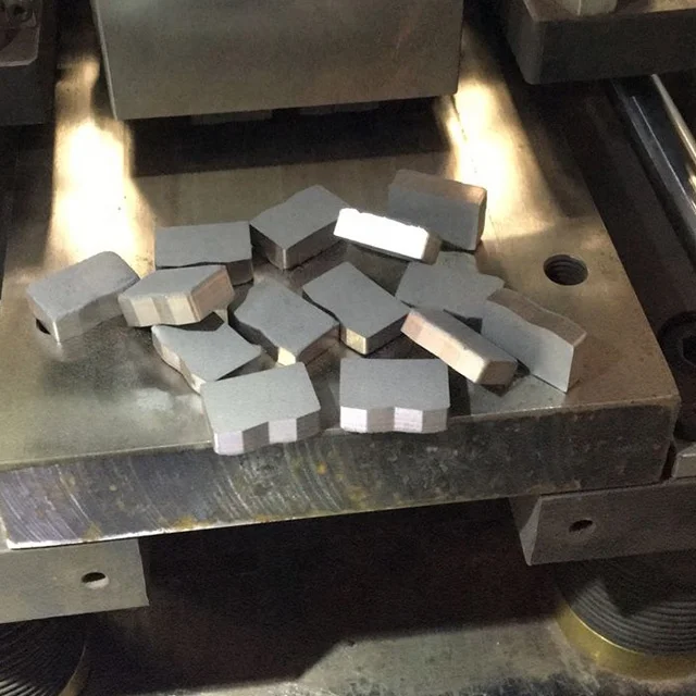 Sandwich Cold Press Diamond Segments Making Machine for Granite Cutting Block Slabs