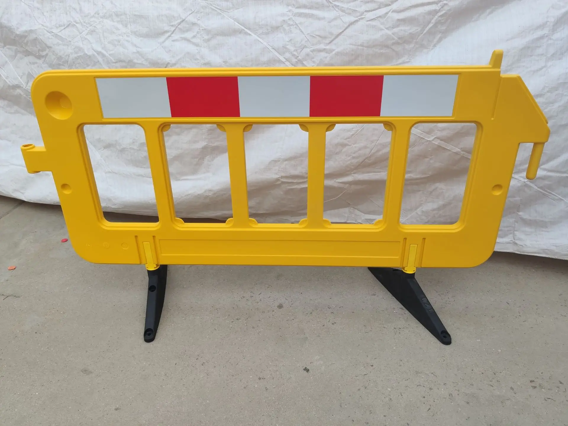 Heavy Duty Interlocking Plastic Barricade Crowd Control Barriers ...