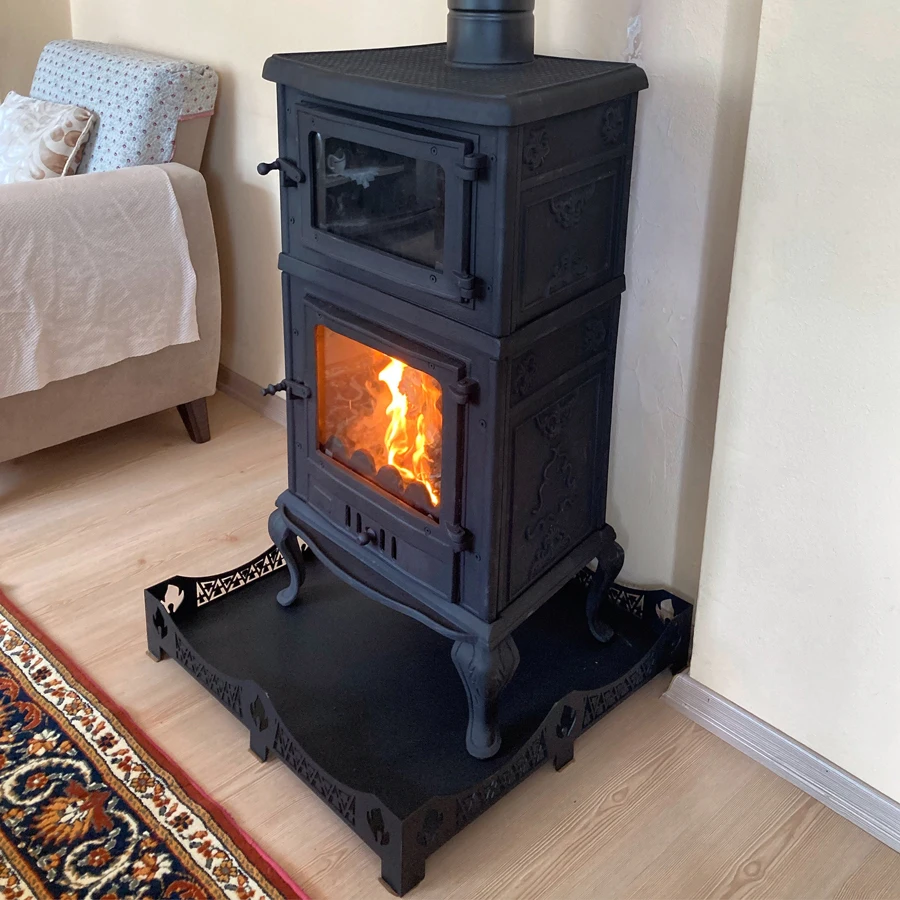 Source Small Indoor Cast Iron Water Heater Burning Cooking Wood Stove With  Oven For Sale on m.alibaba.com