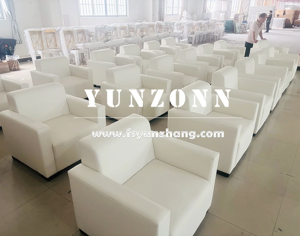 Modern Single-Seater Leather Lounge Sofa with Compact Size (820*750*760mm) Durable PU Leather for Hotel Reception