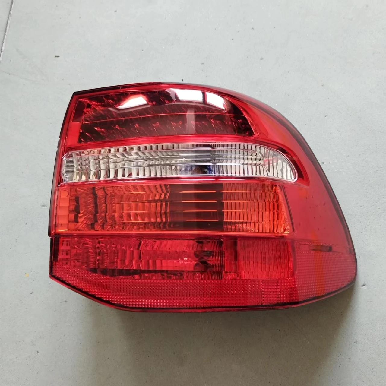 Non-Destructive Installation Car Tail Light Auto Rear Lamp for Porsche Cayenne 2007-2010