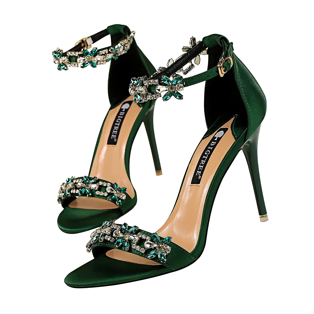 2020 Latest Design High Quality Elegant Simple Luxury Ladies Pumps Big Tree Shoes Sandals with Thin Heels PU Satin Material
