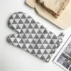 Triángulo blanco gris