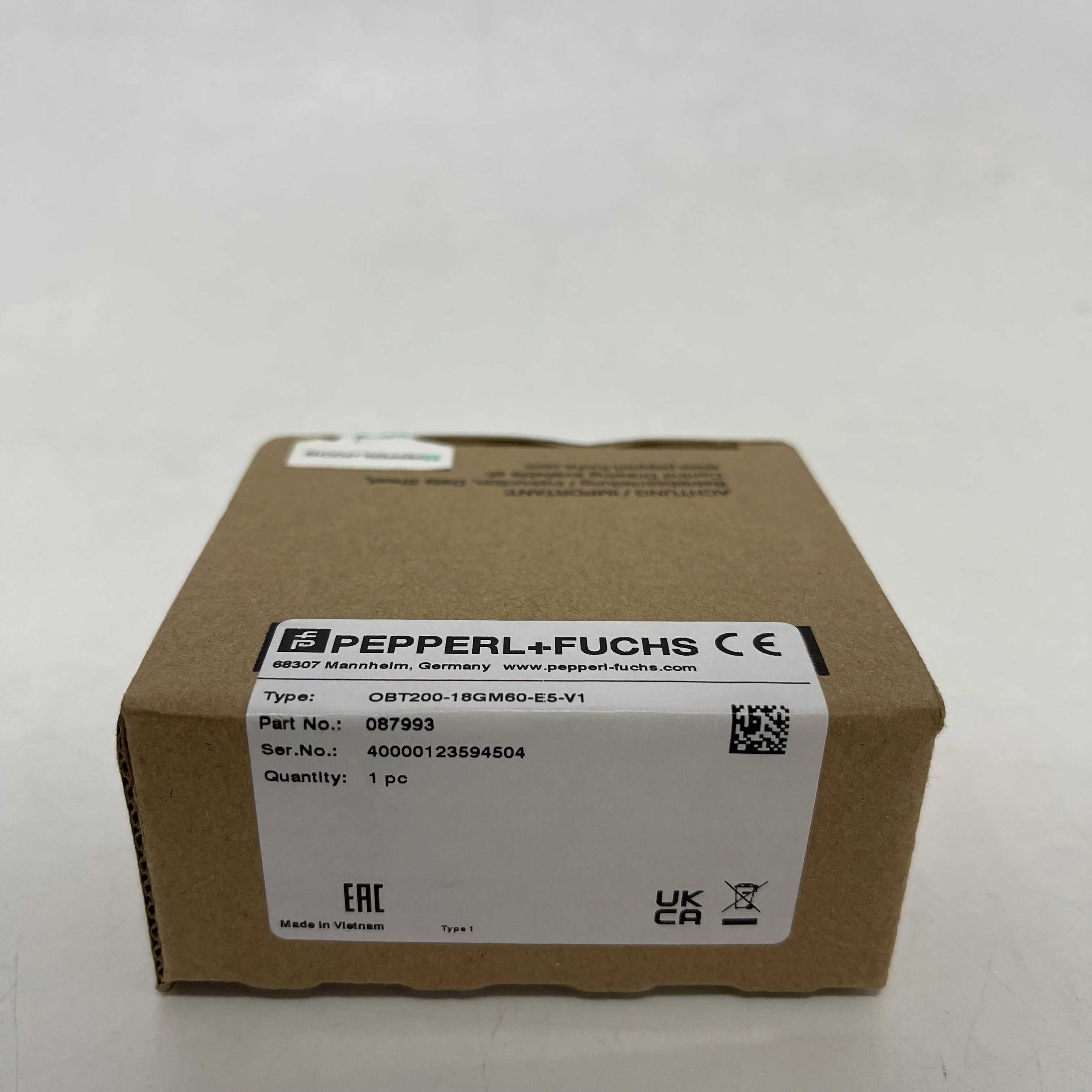 Pepperl+Fuchs Photoelectric Sensor OBT200-18GM60-E5-V1
