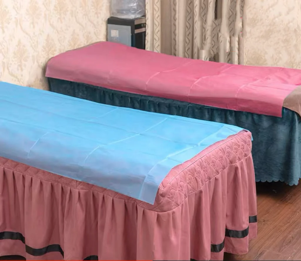 Кровать трансформер в больнице. Больничное постельное белье. Простыня фильтрующая пф-40. Простынь больничная. Одноразовая простынь на кушетке.