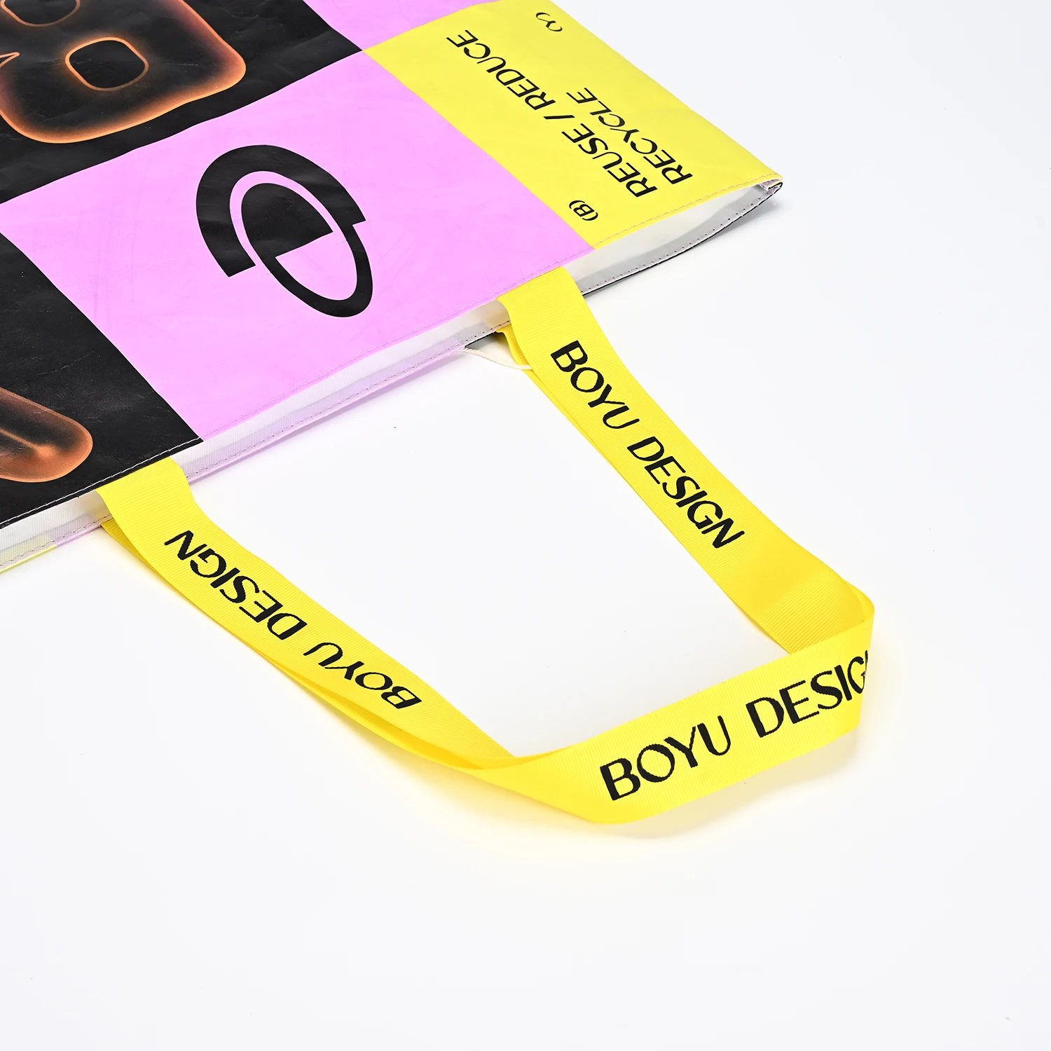 Eco-friendly Medium-sized Dupont Paper Coated Tyvek Tote Bag Light Strong Reusable Shopping Pouch Colorful Screen Beach Bag manufacture