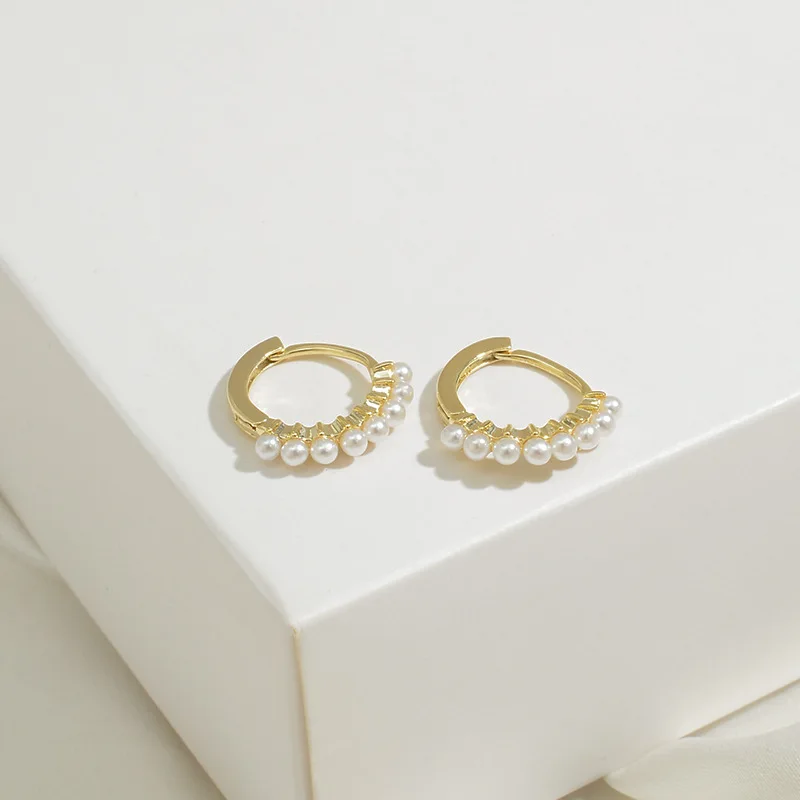 2022 Latest Design Pearl Earring Copper Gold Plated High Quality CC Huggie Earring Design for Woman