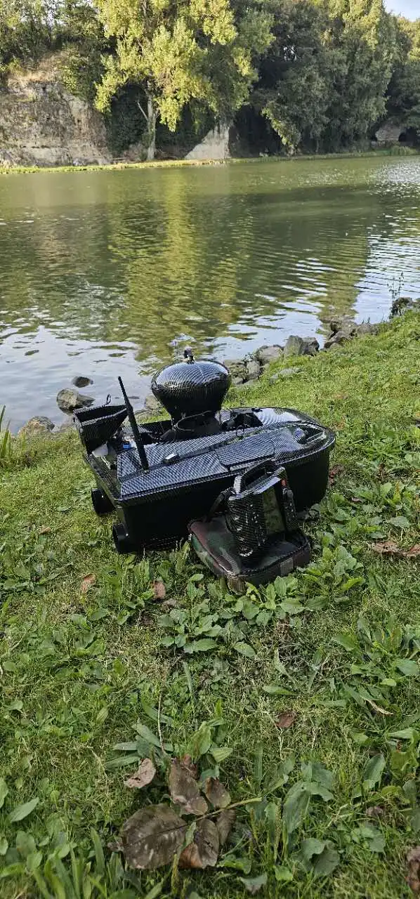 M60-Plus Visvoerboot met GPS + sonar viszoeker + kleurendisplay + doseerinrichting + achterbak