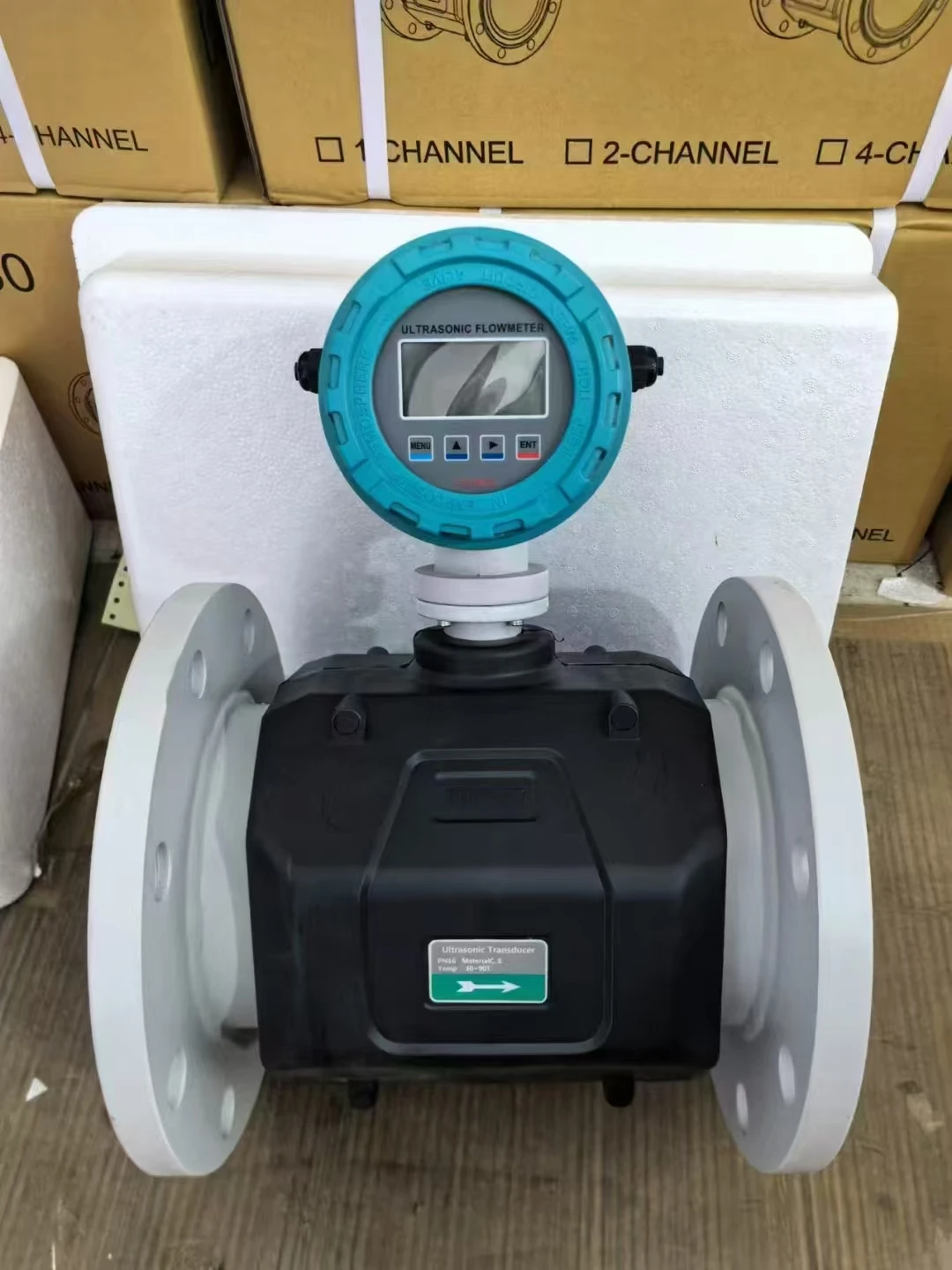 बैटरी शक्ति आपूर्ति वाले पोर्टेबल अल्ट्रासोनिक प्रवाहमापी, सटीक जल मापन के लिए क्लैम्प-ऑन अल्ट्रासोनिक प्रवाहमापी, एनालॉग चिल्ले फ्लैंज प्रवाहमापी