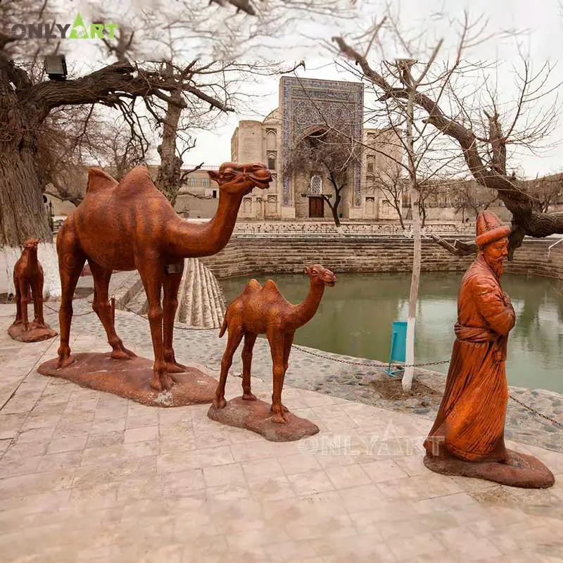 Outdoor Life Size Group Of Camel Statues Guild By Old Man For Street